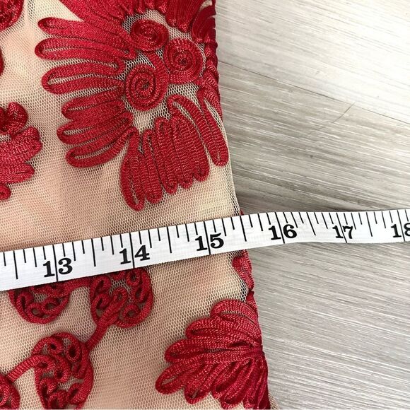 Trina Turk Dress Women’s 2 Red & Beige Floral Embroidered Bell Sleeve Sheath - Picture 10 of 11